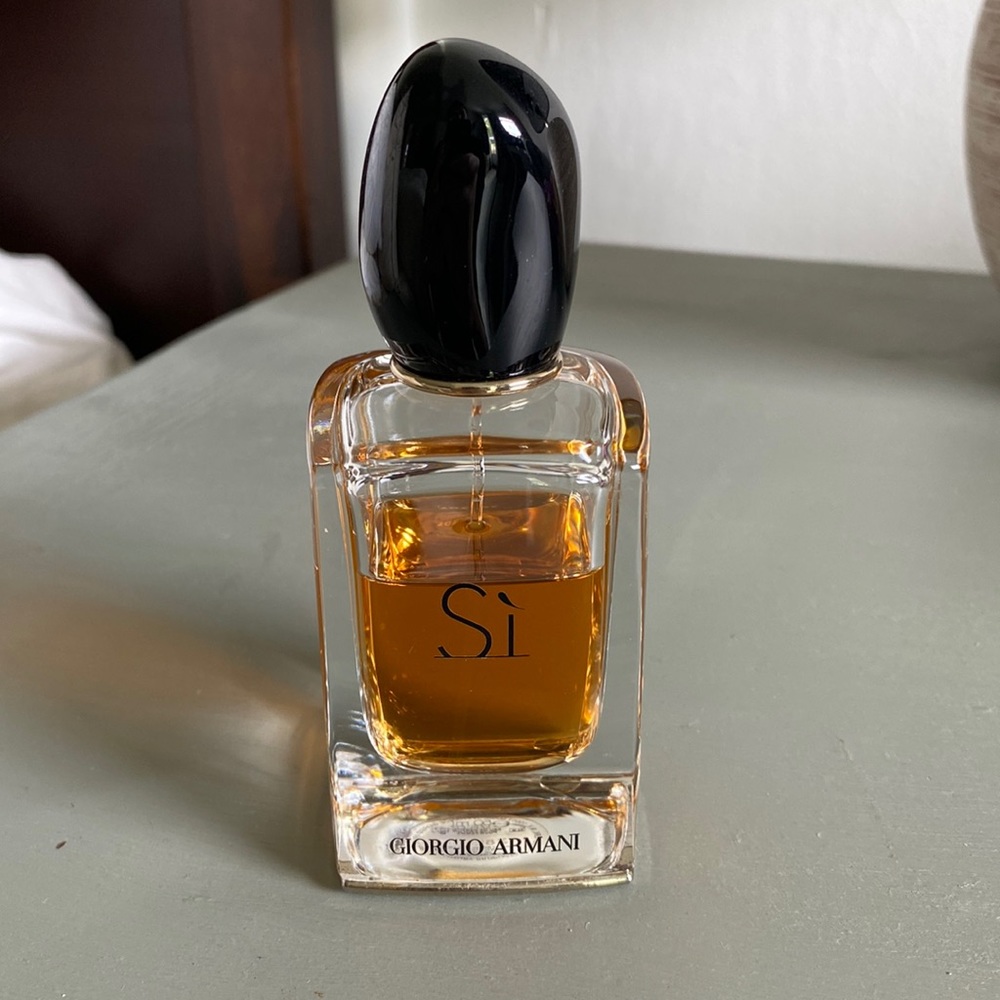 Giorgio Armani Sì Perfume